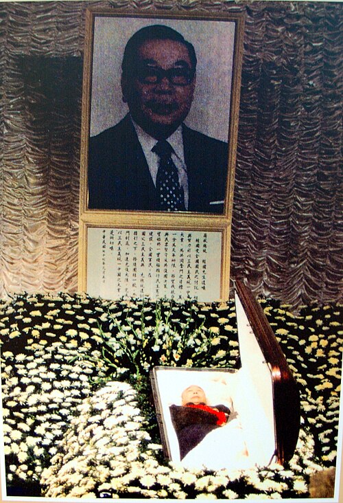 Chiang Ching-kuo lies in state.