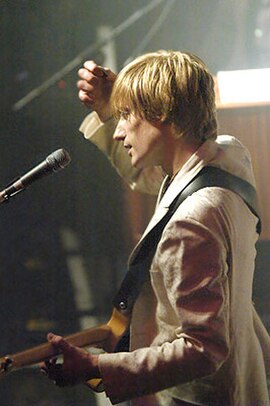 Mills performing at a 2006 gig