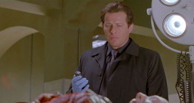 Hoffman listening to the tape found in Jigsaw's stomach after his autopsy