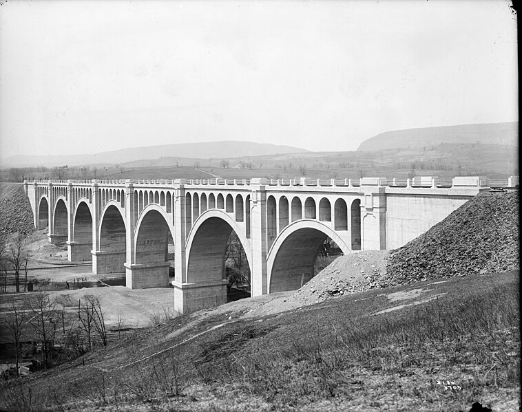 File:Paulinskill Viaduct - April 26, 1911.jpg