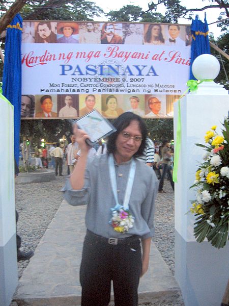 Rey Valera at the "Hardin ng Mga Bayani at Sining", Malolos City, Bulacan
