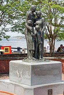 Afrika-Amerika keluarga monumen, Savannah, GA, US.jpg