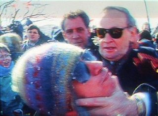 <span class="mw-page-title-main">Shawinigan Handshake</span> Chokehold made by the Canadian prime minister