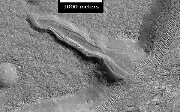 Layered deposit in Mamers Valles, as seen by HiRISE