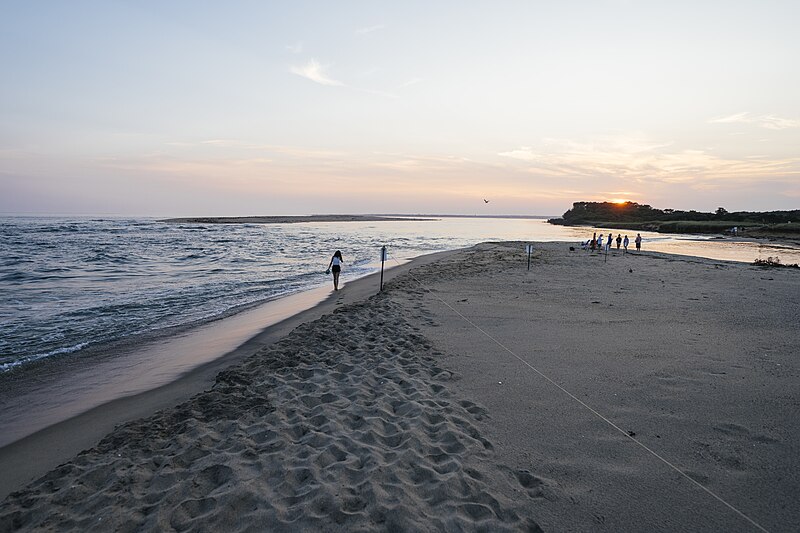 File:Marthasvineyard-Chappaquiddick-breach.jpg