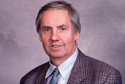 Official portrait, 2001