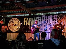 Russhuntel Stage in 2017 - Les Carter on stage Farmer Phil's Russhuntel Stage 2017.jpg