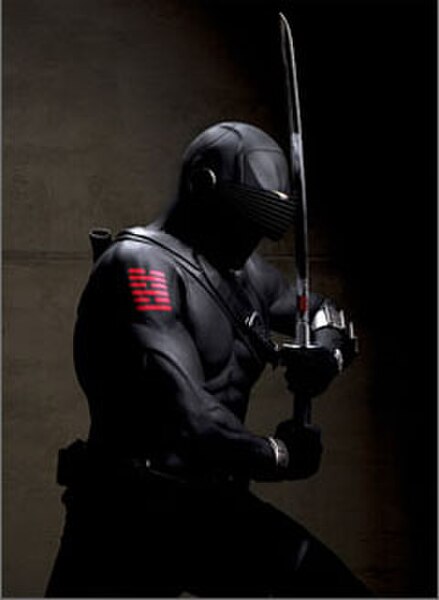 Ray Park as Snake Eyes in G.I. Joe: The Rise of Cobra. Printed on his arm is the Bagua trigram symbols for water and fire: the hexagram symbol for com