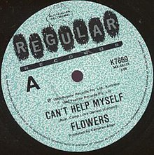 Vinyl Single Label mit dem Wort Regular Records oben geschrieben. Der Einzeltitel Can't Help Myself ist in der unteren Hälfte geschrieben, gefolgt von Iva Davies, dem Songwriter. Bottom hat den Künstlernamen Flowers, gefolgt von Produced by Cameron Allan.