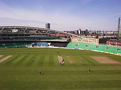 Jimmy Ormond comes in to bowl for Surrey. Surrey v Yorkshire 17 April 2005.JPG