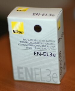 The box of the Nikon EN-EL3e Rechargeable Lithium-ion Battery En-el3e-sm.jpg