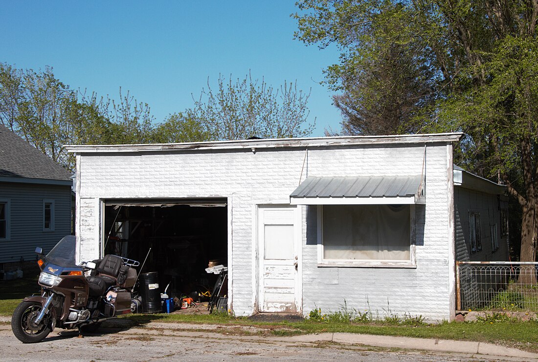 File:PietenpolGarageWorkshopCherryGroveMN.jpg