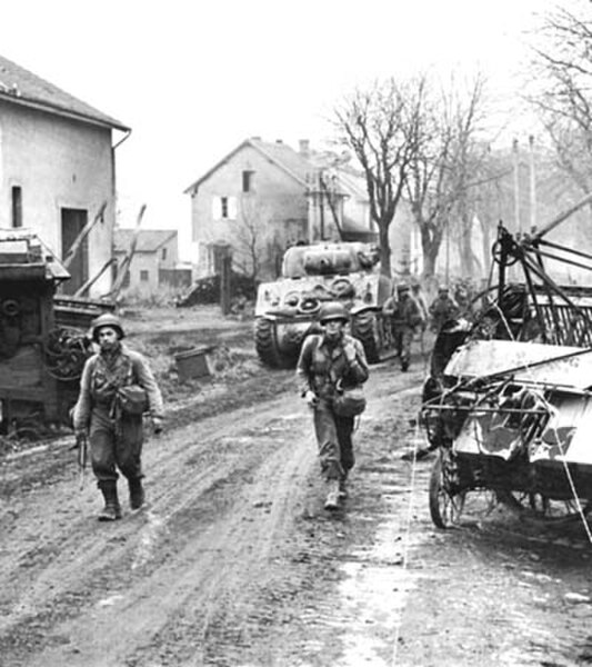 American soldiers of the 378th Infantry Regiment enter Metz, 1944.