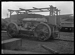 Petone Workshop built TR1, about 1925. AP Godber collection, Alexander Turnbull Library. TR1 shunting tractor NZ.jpg