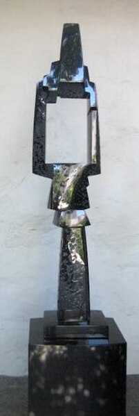 File:Sakimori (Frontier Guardian), black granite sculpture by --Masayuki Nagare--, 1989, --Honolulu Academy of Arts--.jpg