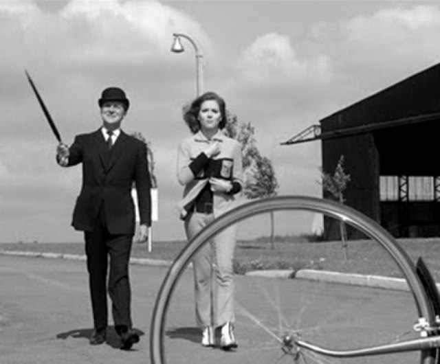 Patrick Macnee and Diana Rigg in the episode "The Hour That Never Was", first aired in 1965