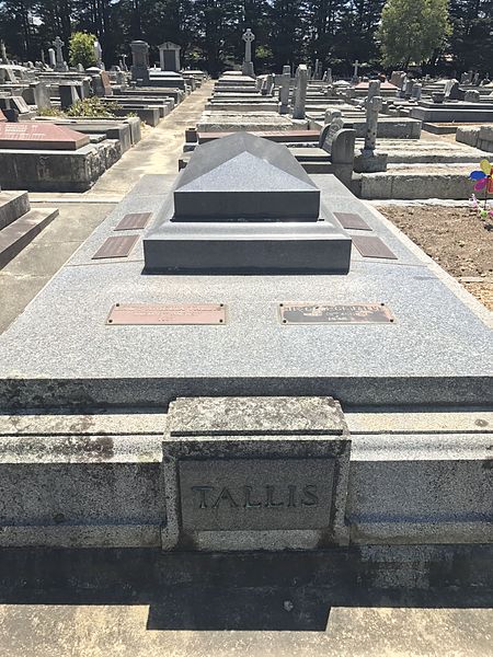 File:Grave of George Tallis, Box Hill Cemetery 2017.jpg