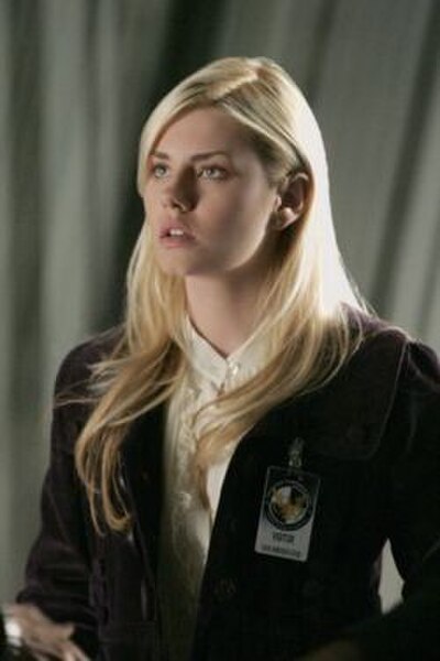 Elisha Cuthbert as Kim Bauer