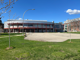 <span class="mw-page-title-main">Fargo Civic Center</span> Arena in Fargo, ND