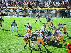 The two teams during the game Nd vs usc defense 2005.JPG
