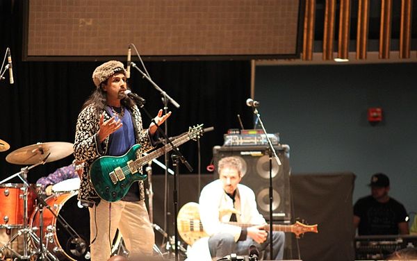 Junoon performing live at the 'Concert of Pakistan', on 12 September 2009