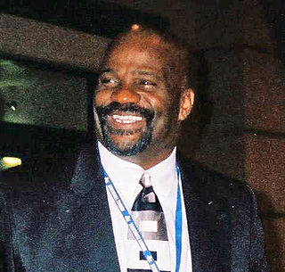 <span class="mw-page-title-main">Mike Moore (running back)</span> American football player (1956–2016)