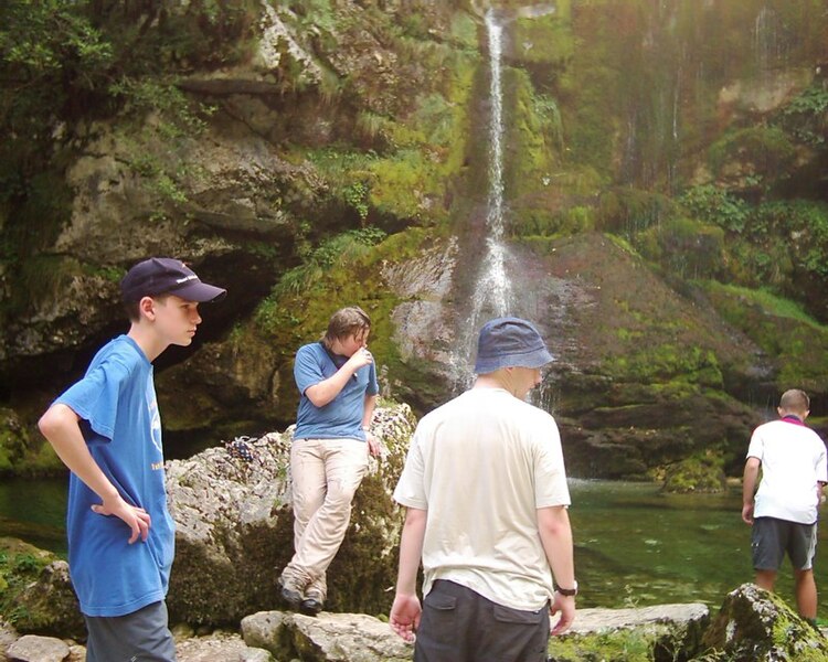 File:Scouts-uk-berkshire-county-slovex-waterfall.jpg