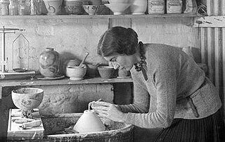 Ursula Mommens English potter