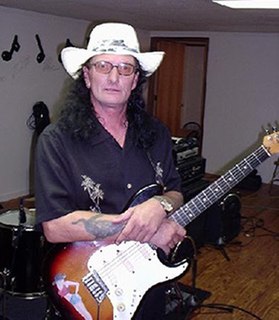 Larry Reinhardt American guitarist