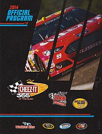 Обложка программы Cheez-It at The Glen 2014 года с участием Карла Эдвардса.