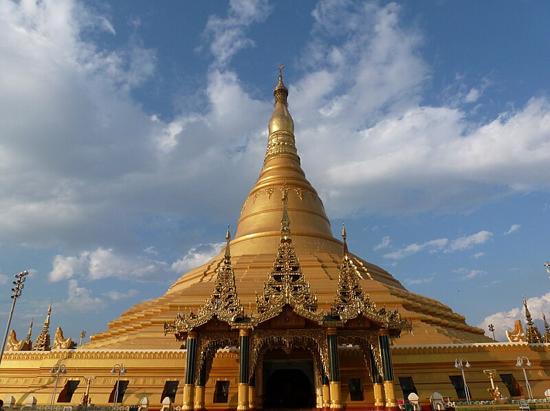 File:Naypyidaw -- Uppatasanti Pagoda.JPG