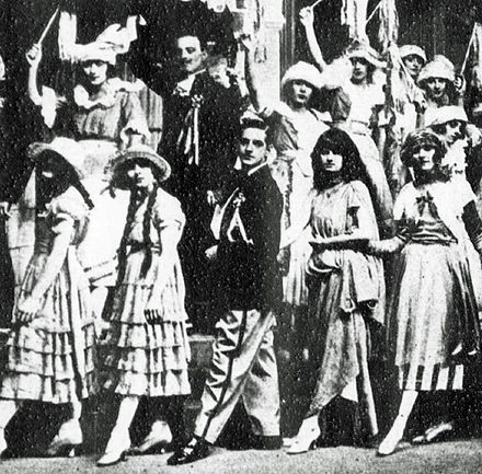 As René (centre) in A Night Out (1920)