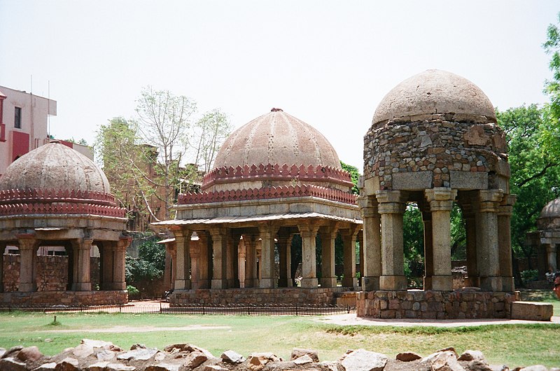 File:View of tombs in Hauz Khas.JPG