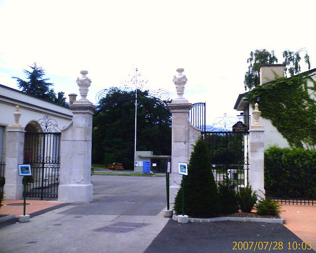 Main entrance at La Grande Boissière Campus