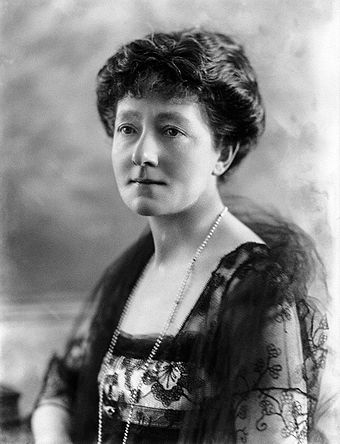Mabel Terry-Lewis, Gielgud's aunt and co-star in The Importance of Being Earnest