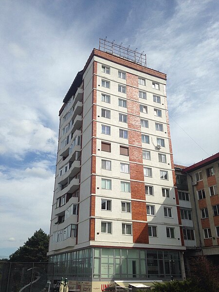 File:High-rise block of flats in downtown Suceava.jpg