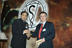 Kelman Award Kelman Award to Prof Amar Agarwal.jpg