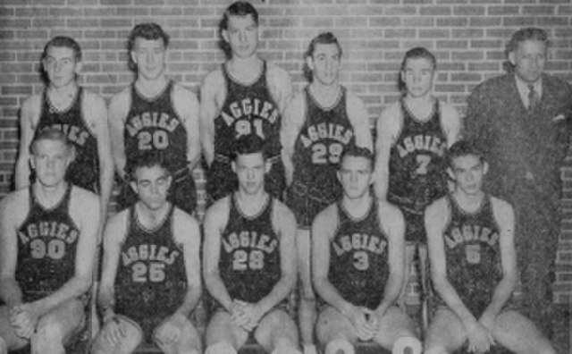 The 1945 championship basketball team.