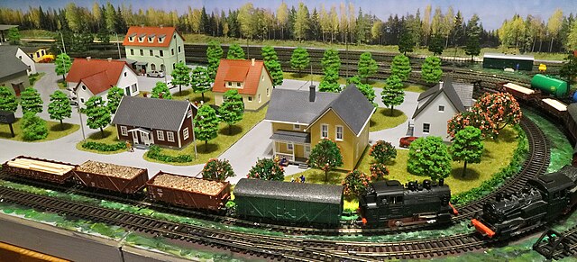 A simple H0 (1:87) scale model railroad, consisting of three interconnected modules, each 70 x 100 cm in size. It has two concentric ovals of track an