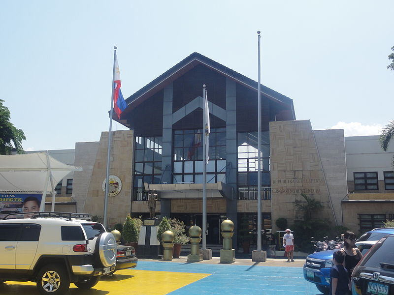 File:Ph-mm-muntinlupa-old national hwy.-city hall (2015) 01.JPG