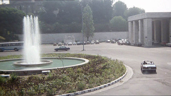 The fountain of Piazzale dei Partigiani immortalized in the final scene of Carlo Verdone's Un sacco bello in 1980.