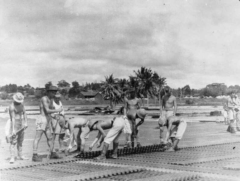 File:RAF 5353 Airfield Construction Wing and Japanese POWs improving runway of RAF Changi in 1946.jpg