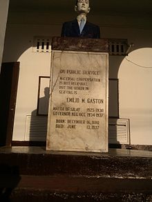 Socha guvernéra Emilio Gaston.jpg