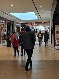 <span class="mw-page-title-main">Hillside Shopping Centre</span> Shopping mall