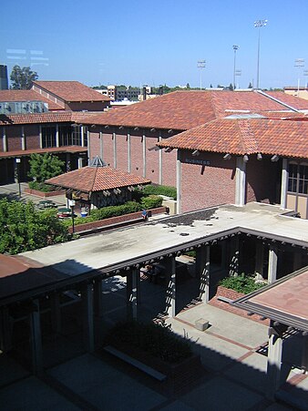 Campus of Sacramento City College SacCityCollege Outside.JPG