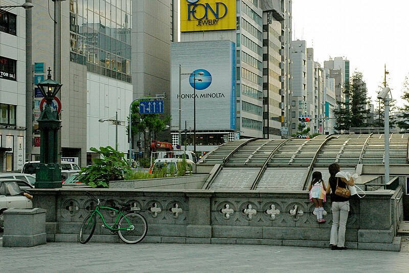 File:Shinsaibashi2.jpg