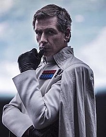 Orson Krennic-Rogue One (2016) .jpg olarak Ben Mendelsohn