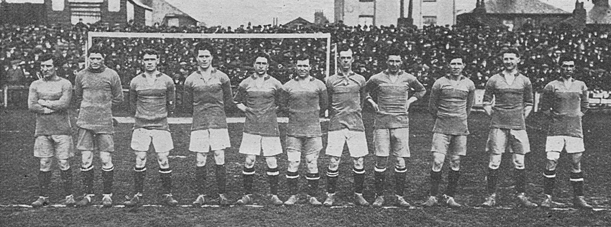 File:1918-19 Brentford FC team photograph, Griffin Park ...