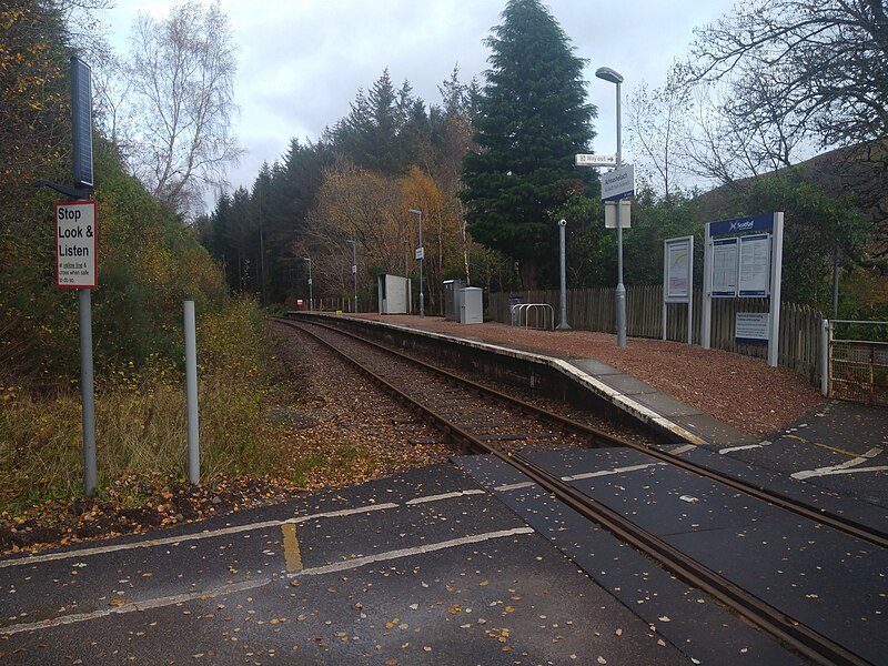 File:Achnashellach Station Nov2019.jpeg