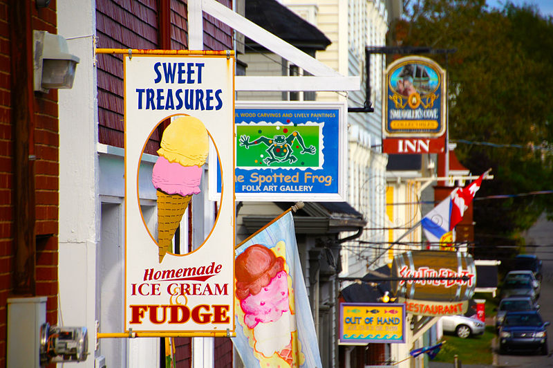 File:Businesses along the north side of Montague Street, Lunenburg, Nova Scotia.jpg